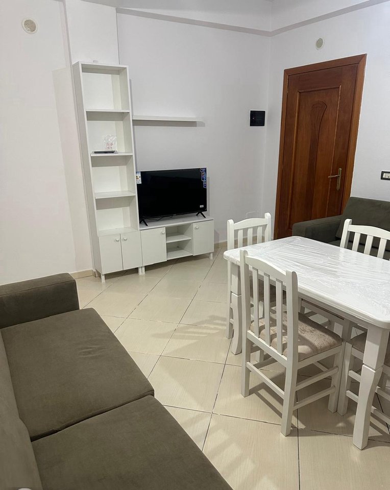 🏡 SHTËPI ME QERA – RRUGA MYSLYM KETA, ALLIAS