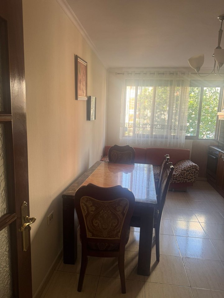 🏡 SHTËPI ME QERA – RR. “KONGRESI I MANASTIRIT”, PRANË SPITALIT 5