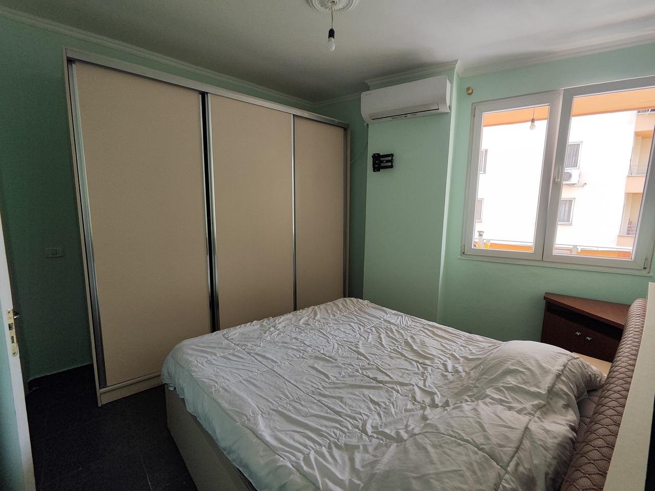 🏡 APARTAMENT ME QERA – KOMPLEKSI FRATARI, PRANË TRIDA LOUNGE