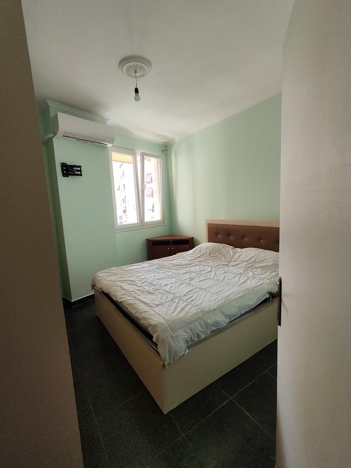 🏡 APARTAMENT ME QERA – KOMPLEKSI FRATARI, PRANË TRIDA LOUNGE