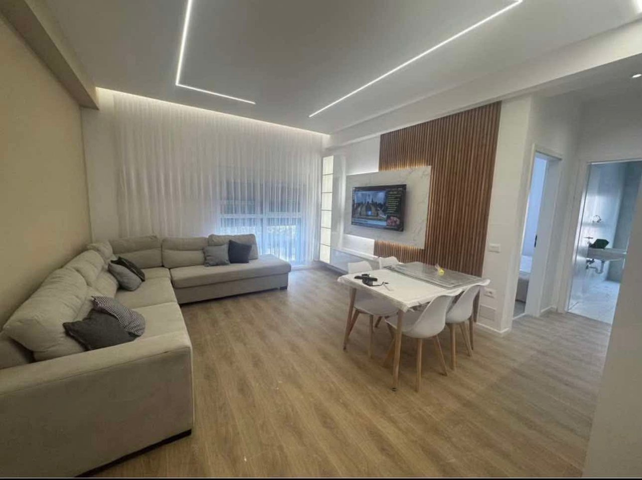 🏡 APARTAMENT ME QERA – ALI DEMI, KOMPLEKSI KADIU