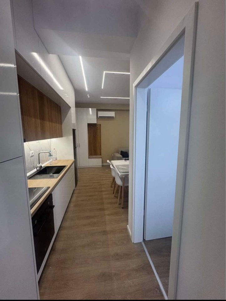 🏡 APARTAMENT ME QERA – ALI DEMI, KOMPLEKSI KADIU