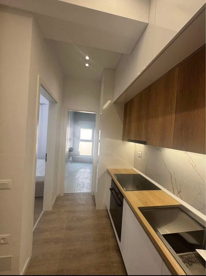 🏡 APARTAMENT ME QERA – ALI DEMI, KOMPLEKSI KADIU