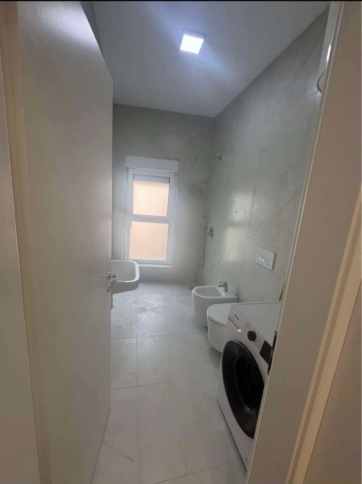 🏡 APARTAMENT ME QERA – ALI DEMI, KOMPLEKSI KADIU