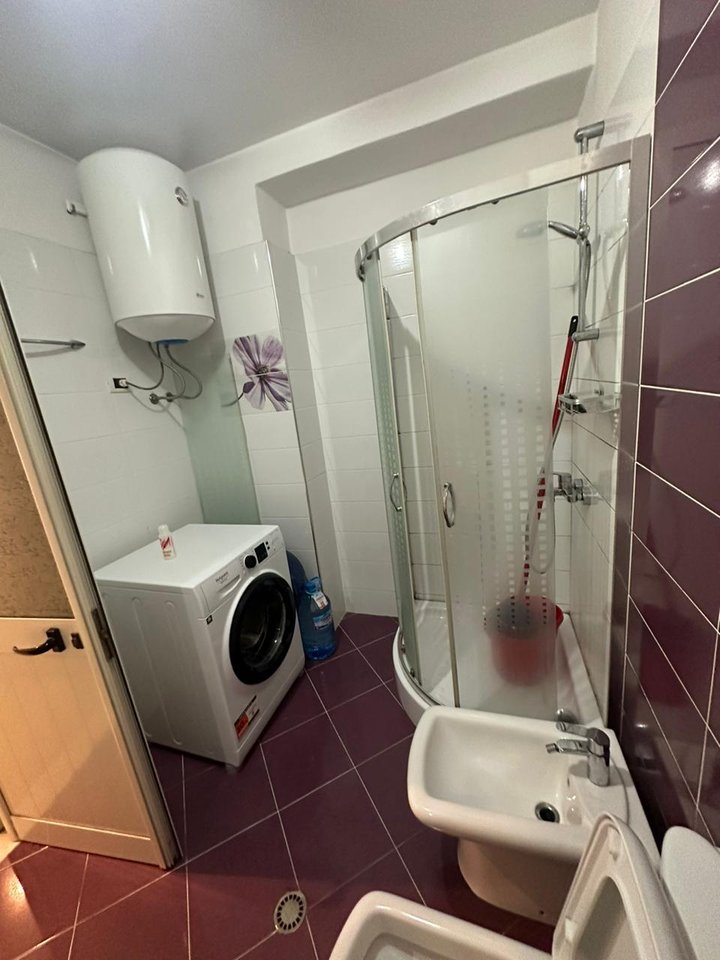 🏡 APARTAMENT ME QERA 1+1 – ASTIR, PRANË BAR OSLO