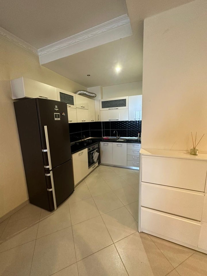 🏡 APARTAMENT ME QERA 1+1 – ASTIR, PRANË BAR OSLO