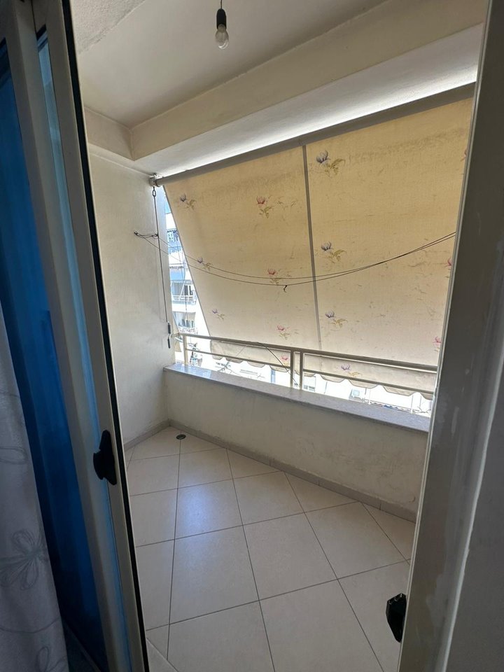 🏡 APARTAMENT ME QERA 1+1 – ASTIR, PRANË BAR OSLO