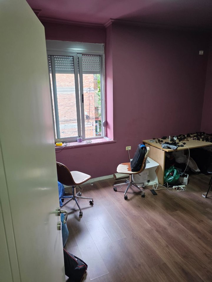 🏢 Ambient zyre 2+1 ME QIRA – ZONA E BLLOKUT, TIRANË