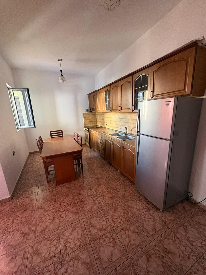 🏡 SHTËPI ME QIRA – RRUGA JORDAN MISJA, TIRANË