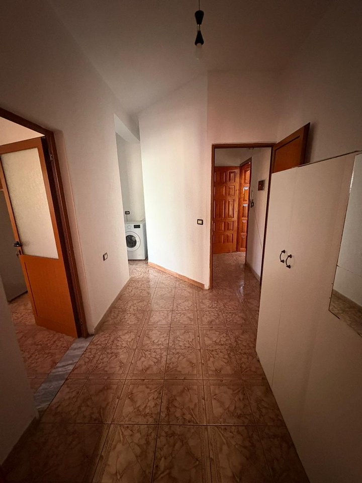 🏡 SHTËPI ME QIRA – RRUGA JORDAN MISJA, TIRANË
