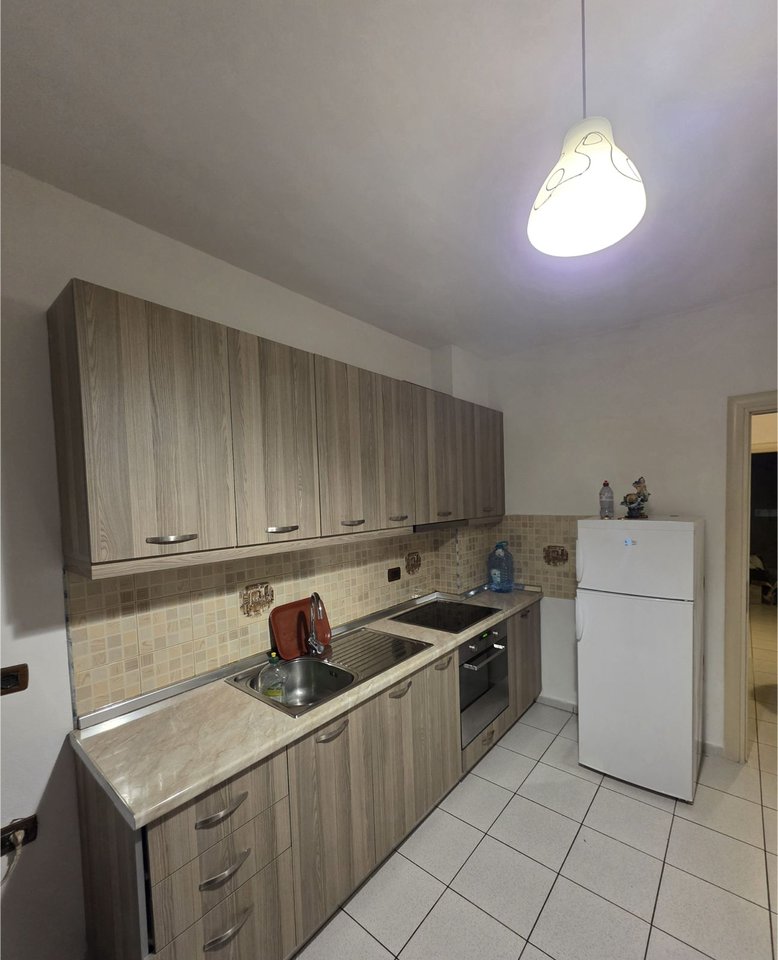 AFFITTASI APPARTAMENTO 1+1 – XHAMLLIK, VIA TELO NDINI 🏡