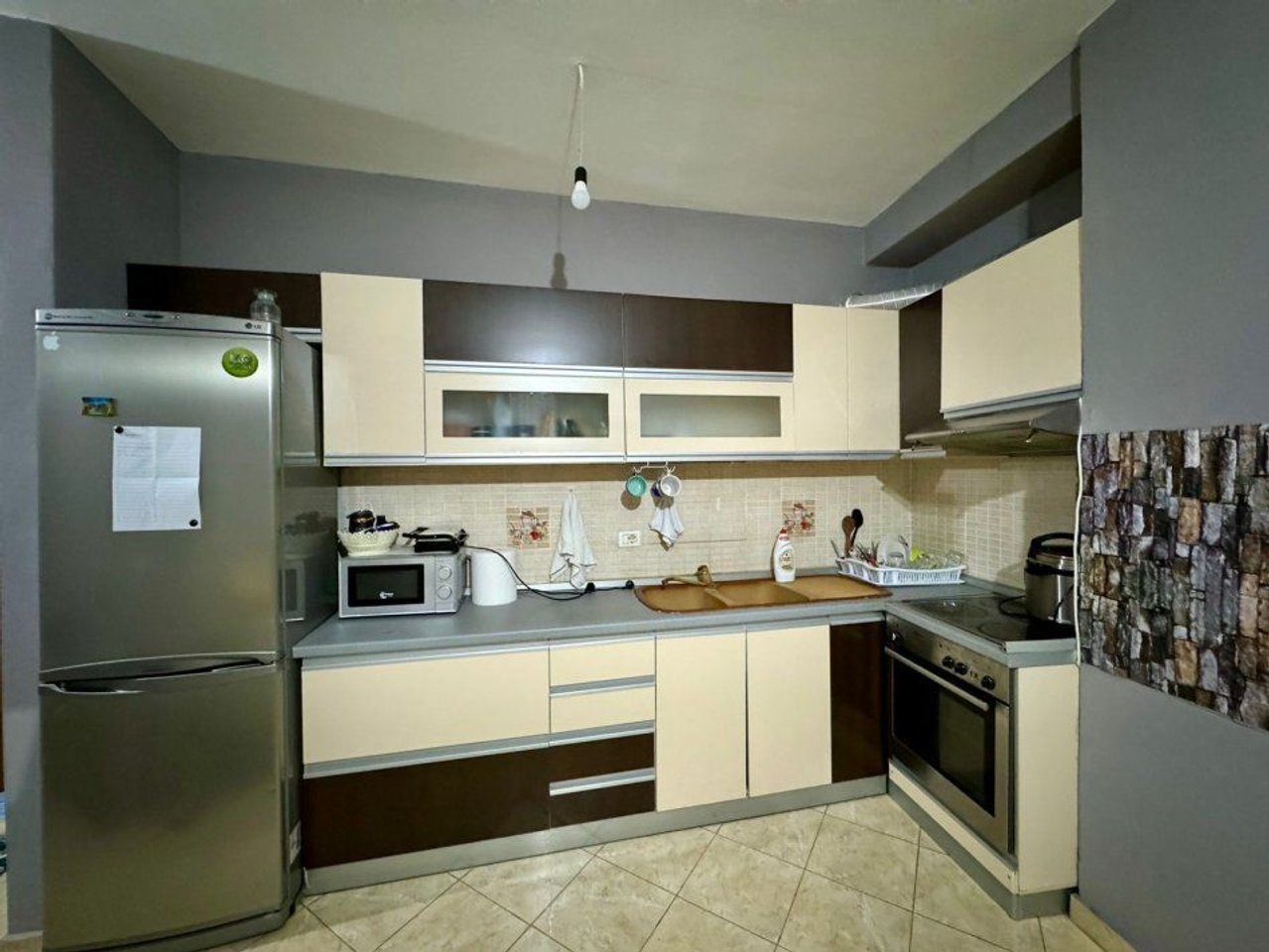 VENDESI APPARTAMENTO 1+1 – ASTIR (VICINO AL BAR RETURNI), TIRANA