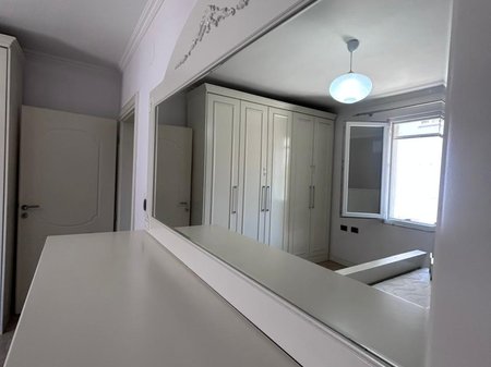 SHITET APARTAMENT 2+1 – OXHAKU, PËRBALLË SHKOLLES BASHKUAR