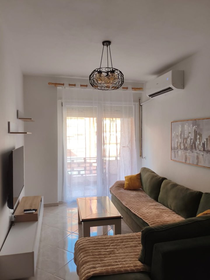 🏡 APARTAMENT 2+1 ME QERA – KOMPLEKSI GOLDEN PARK