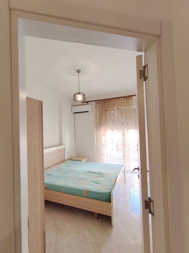 🏡 APARTAMENT 2+1 ME QERA – KOMPLEKSI GOLDEN PARK