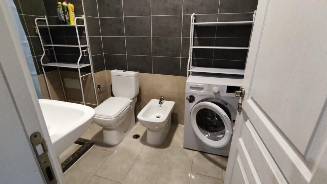 🏡 APARTAMENT 2+1 ME QERA – KOMPLEKSI GOLDEN PARK