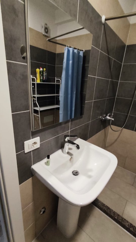 🏡 APARTAMENT 2+1 ME QERA – KOMPLEKSI GOLDEN PARK