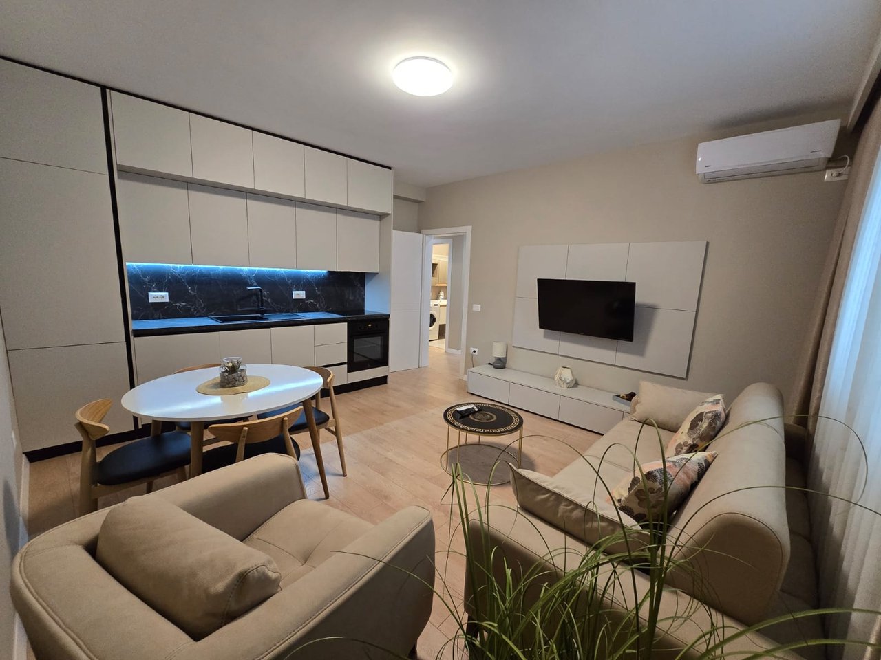 🏡 APARTAMENT 2+1 ME QERA – RRUGA E KAVAJËS