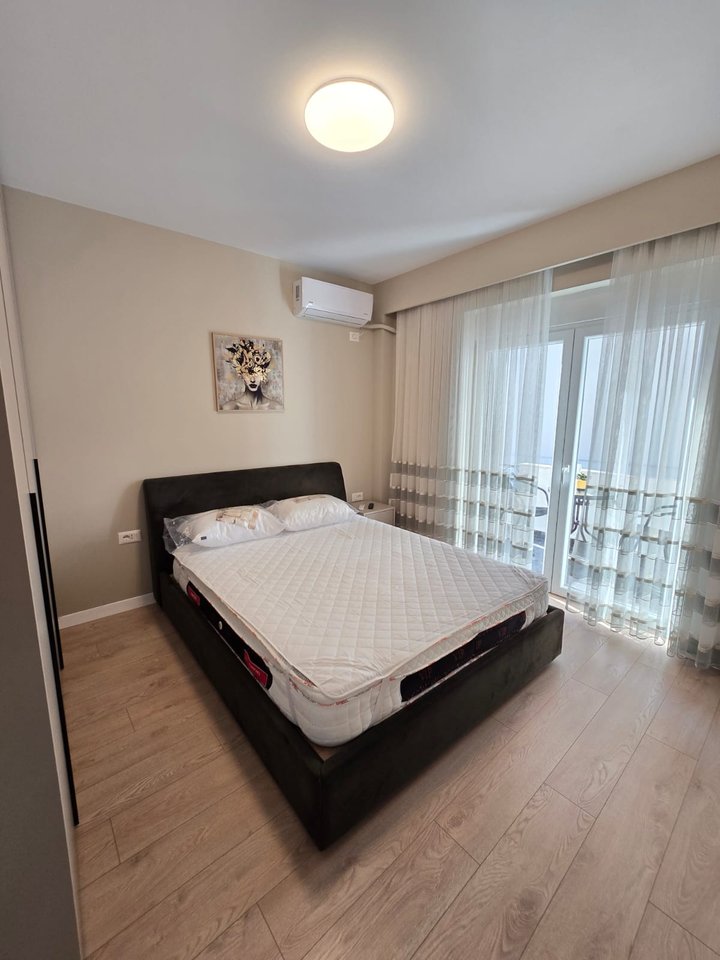 🏡 APARTAMENT 2+1 ME QERA – RRUGA E KAVAJËS