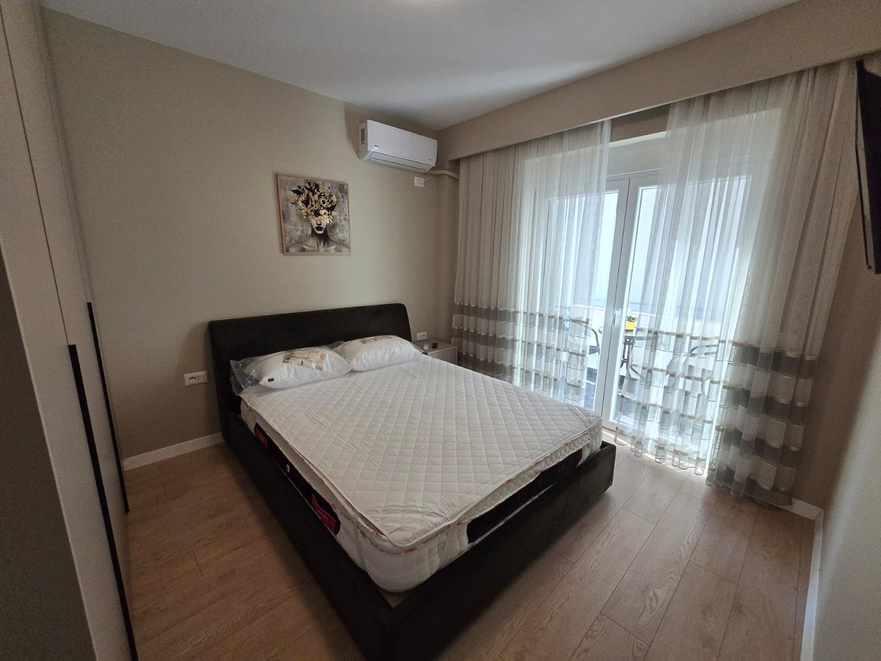 🏡 APARTAMENT 2+1 ME QERA – RRUGA E KAVAJËS