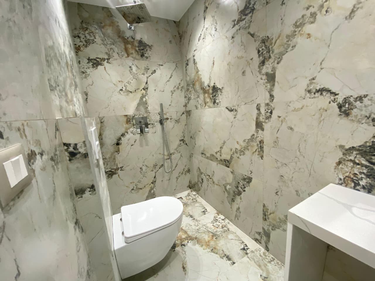 🏡 APARTAMENT 1+1 NË SHITJE – PRANË SHKOLLËS SË BALETIT
