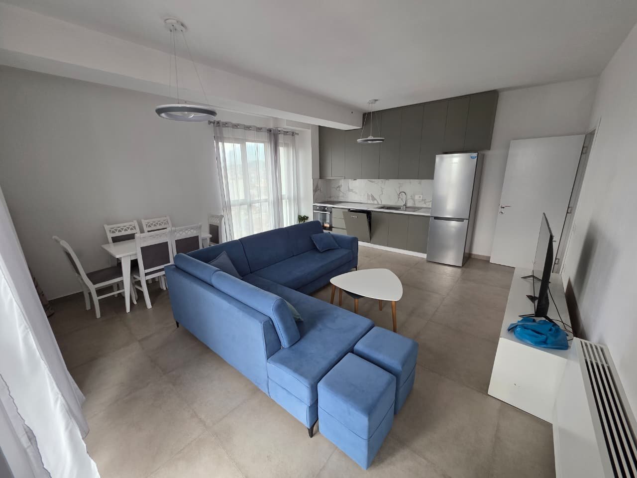 🏡 APARTAMENT 2+1+2 ME QERA – RRUGA E DIBRËS
