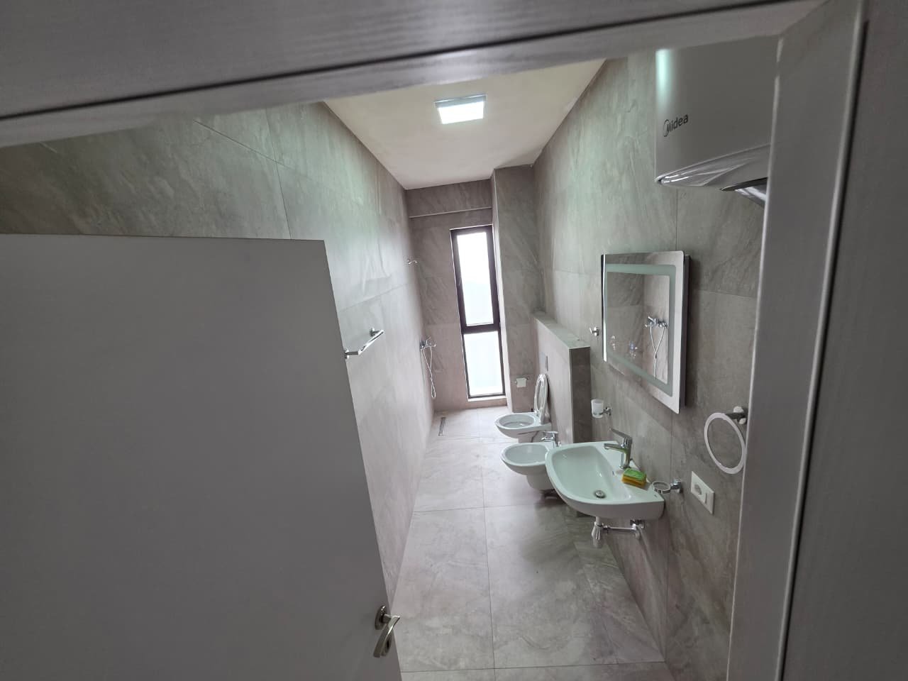 🏡 APARTAMENT 2+1+2 ME QERA – RRUGA E DIBRËS