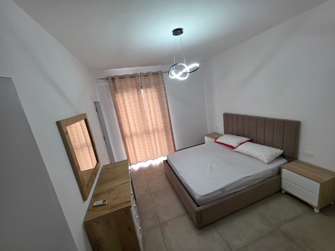 🏡 APARTAMENT 2+1+2 ME QERA – RRUGA E DIBRËS