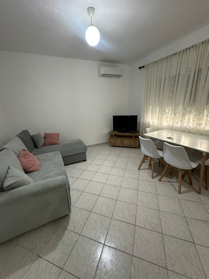 JEPET ME QIRA APARTAMENT 1+1 – LAPRAKË, PRANË KËNDIT TË LOJRAVE