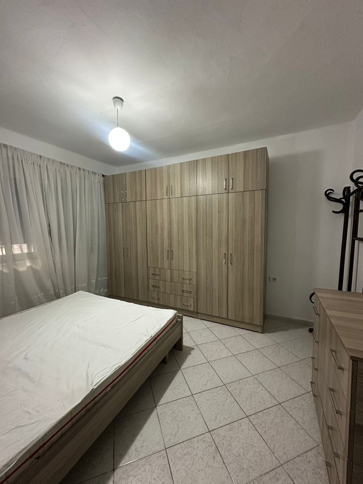 JEPET ME QIRA APARTAMENT 1+1 – LAPRAKË, PRANË KËNDIT TË LOJRAVE