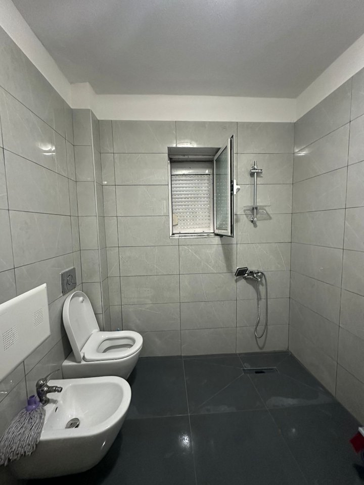 JEPET ME QIRA APARTAMENT 1+1 – LAPRAKË, PRANË KËNDIT TË LOJRAVE