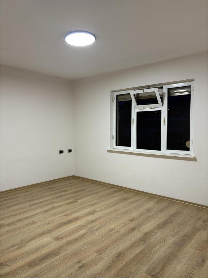 SHITET APARTAMENT 2+1 – ALI DEMI, PËRBALLË FUSHËS ALI DEMI