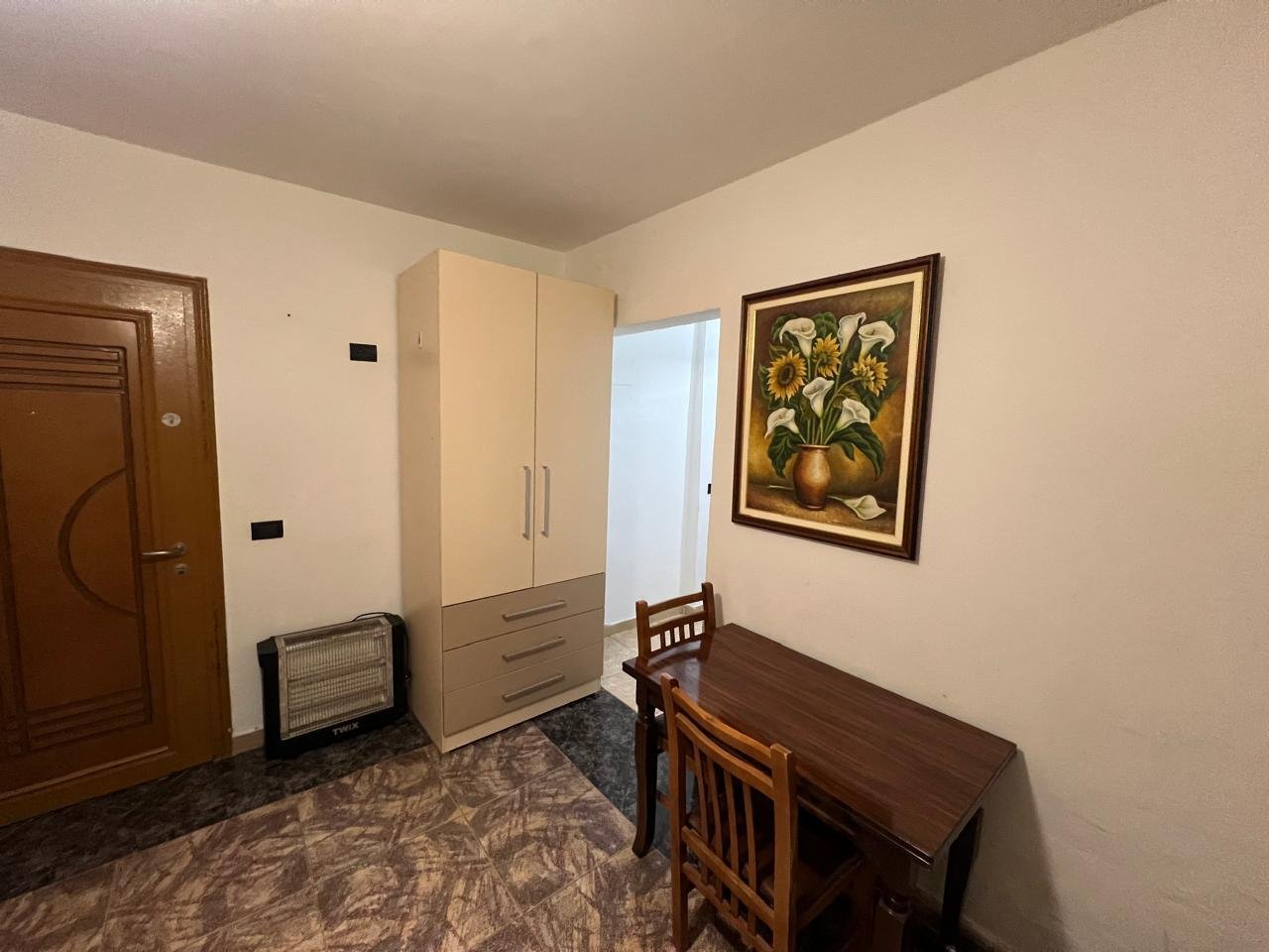🏡 MONOLOCALE IN AFFITTO – VIA KAVAJËS