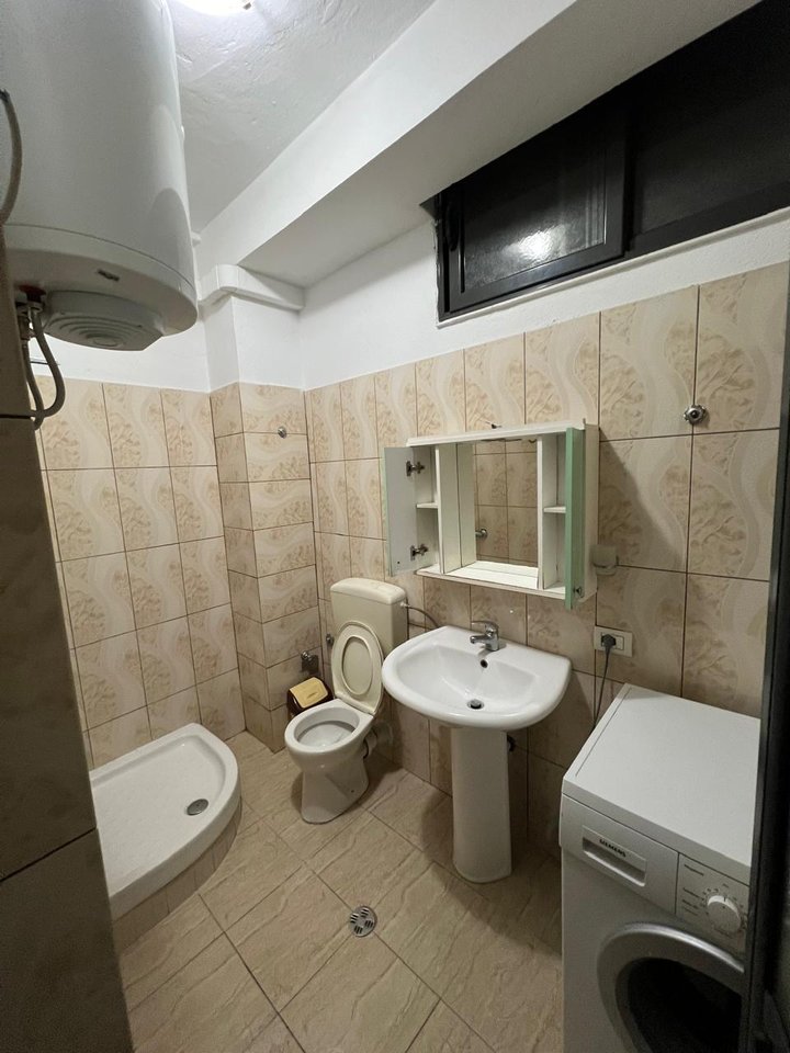🏡 MONOLOCALE IN AFFITTO – VIA KAVAJËS