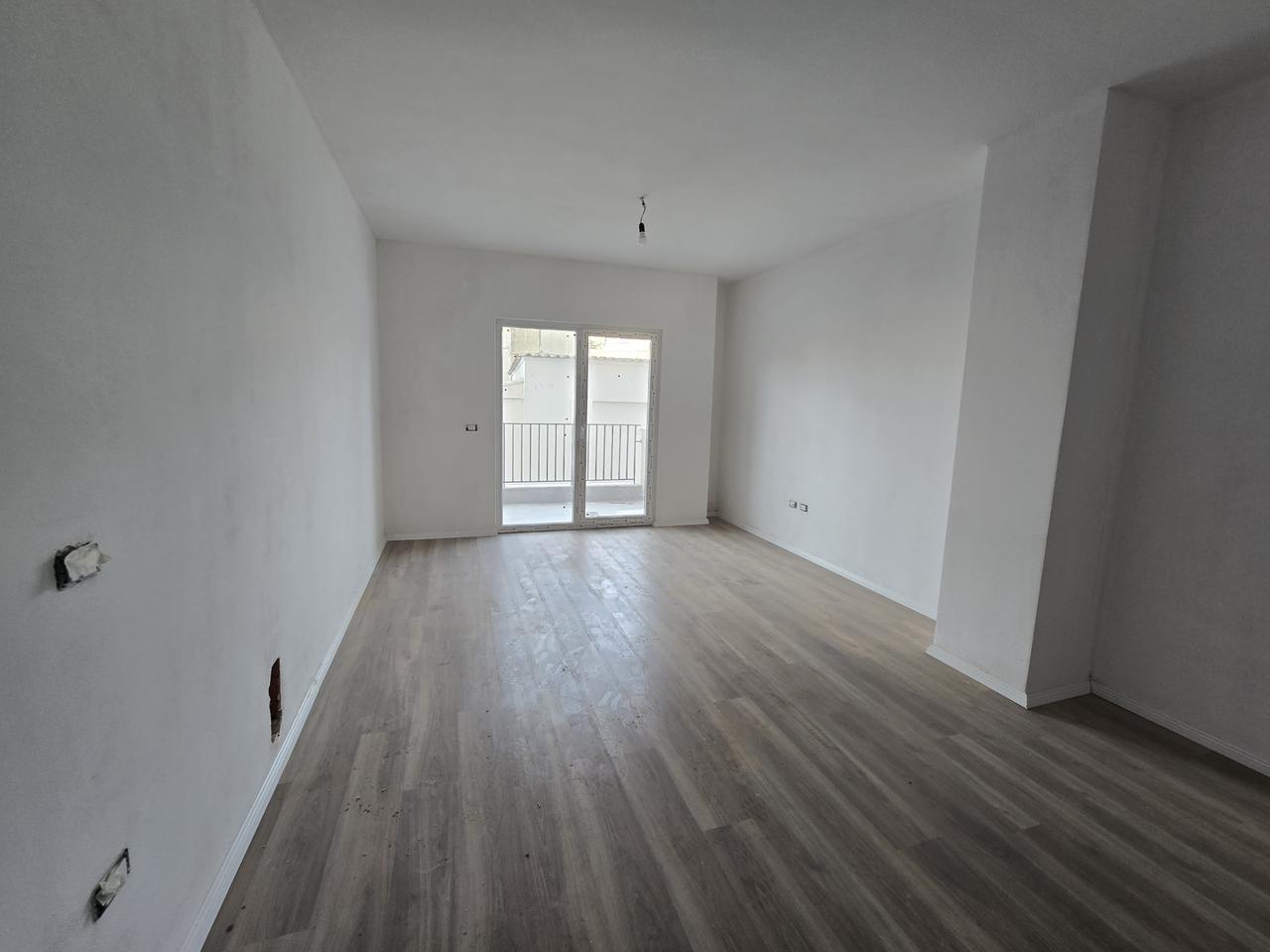 SHITET APARTAMENT 1+1 – KOMPLEKSI “AURA”, LAPRAK