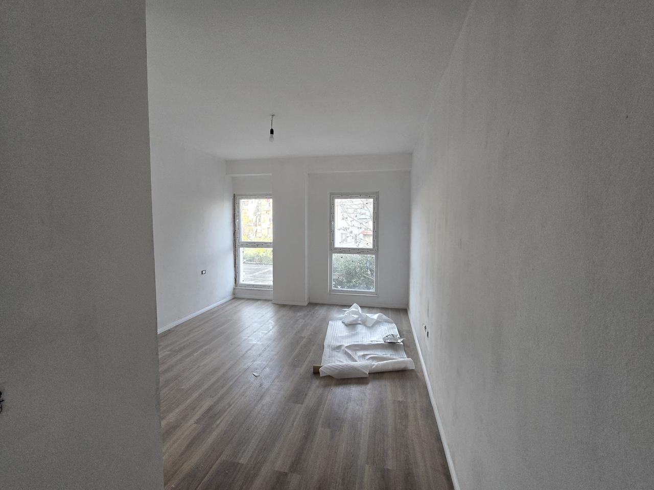 SHITET APARTAMENT 1+1 – KOMPLEKSI “AURA”, LAPRAK