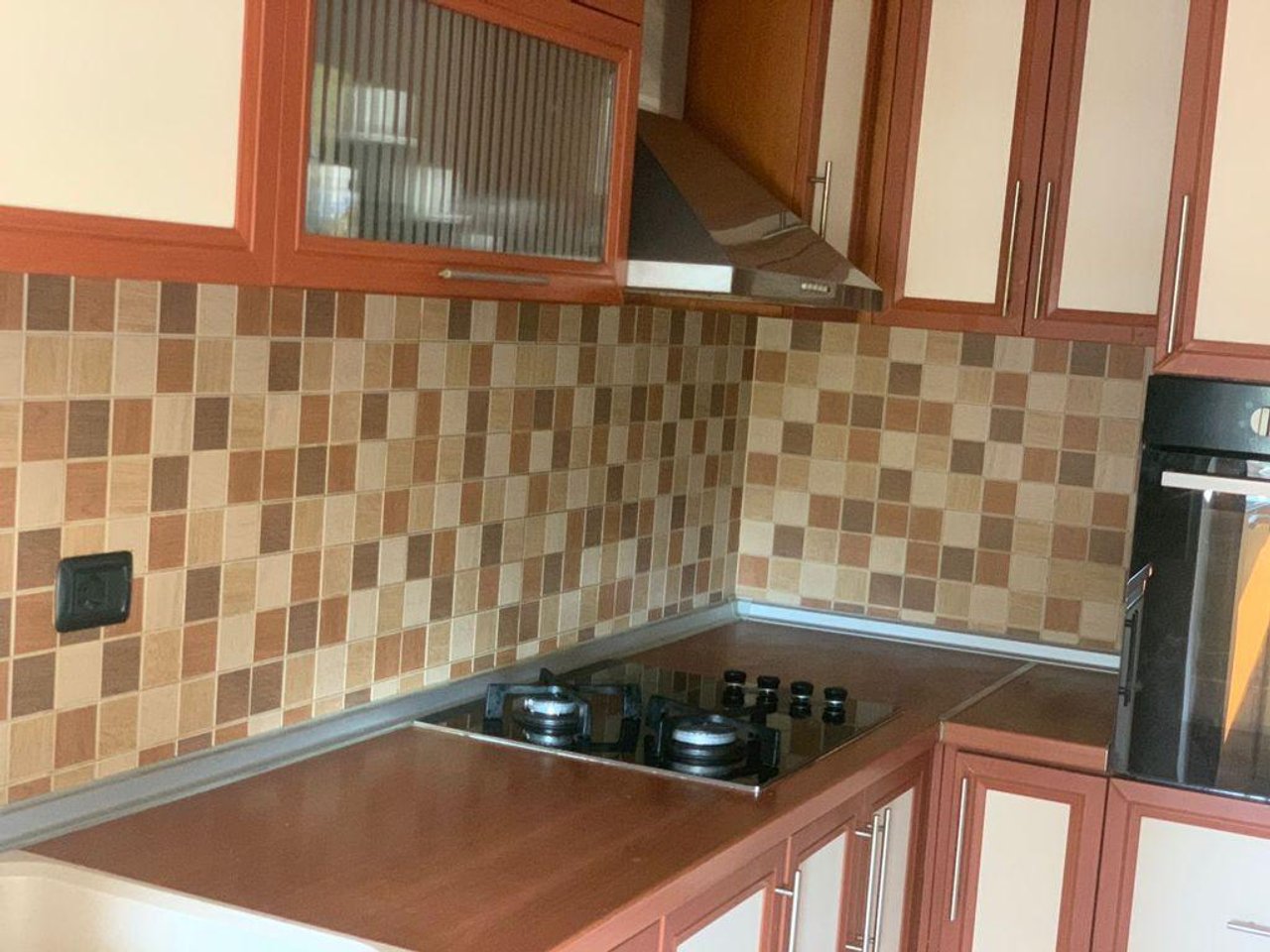 SHITET APARTAMENT 2+1 – PAZARI I RI, TEK SHESHI AVNI RUSTEMI