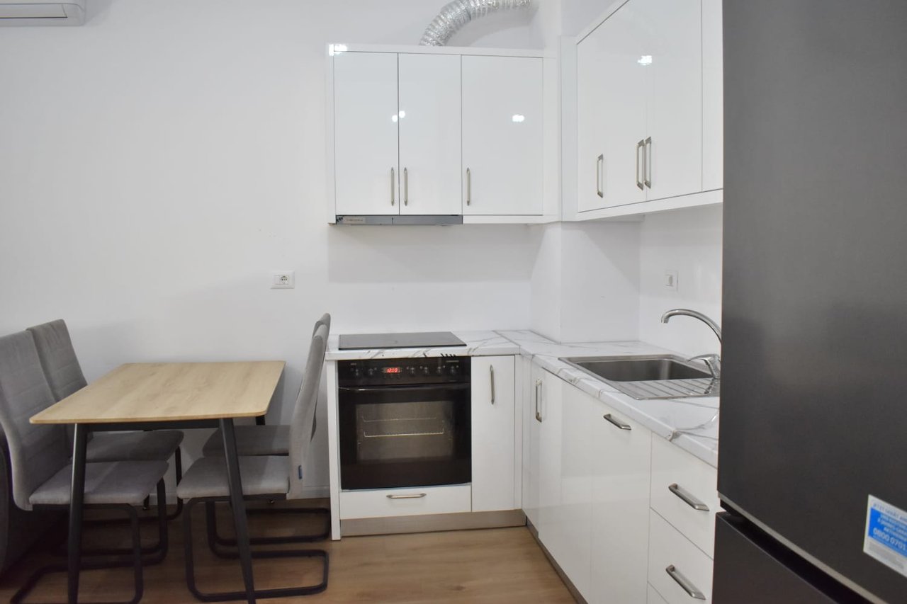 🏡 APARTAMENT 1+1 ME QERA – KOMPLEKSI KAIMI, ALI DEMI