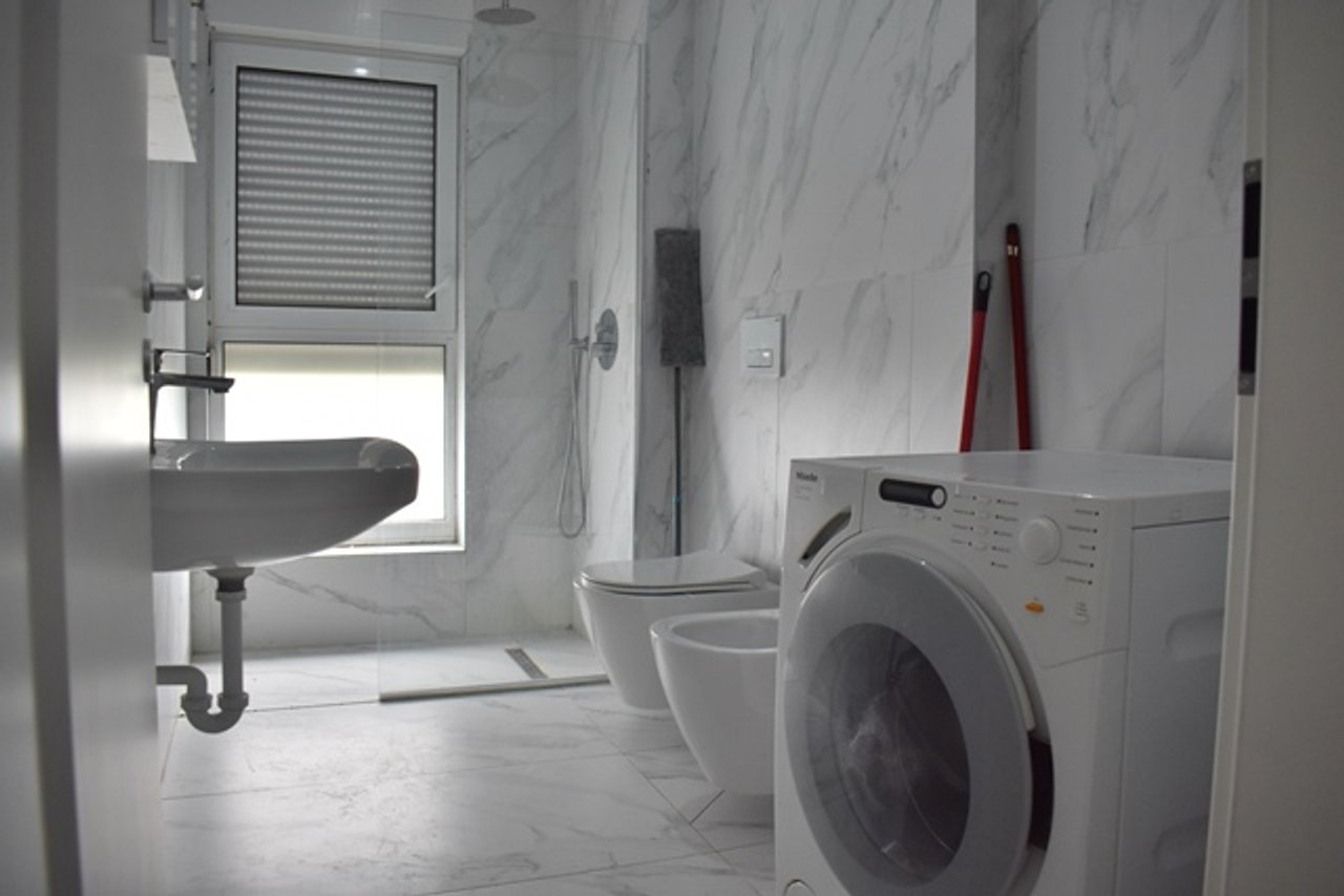 🏡 APARTAMENT 1+1 ME QERA – KOMPLEKSI KAIMI, ALI DEMI