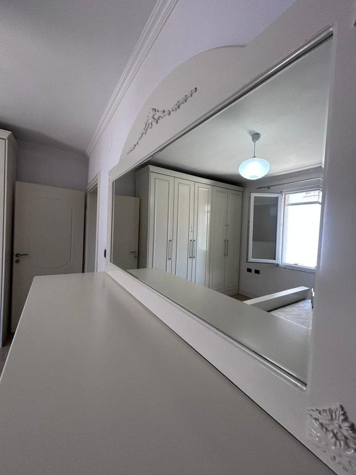 SHITET APARTAMENT 2+1 – OXHAKU, PËRBALLË SHKOLLES BASHKUAR
