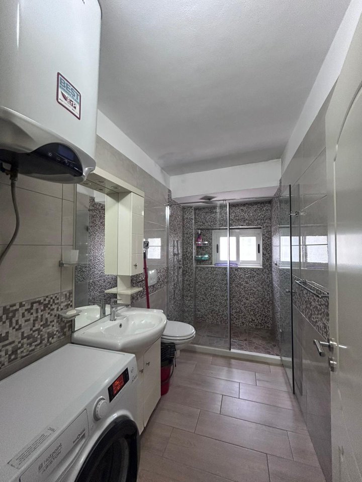 SHITET APARTAMENT 2+1 – OXHAKU, PËRBALLË SHKOLLES BASHKUAR