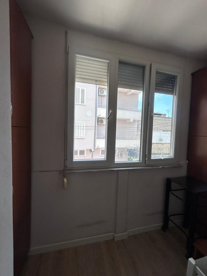 SHITET APARTAMENT 2+1 – OXHAKU, PËRBALLË SHKOLLES BASHKUAR