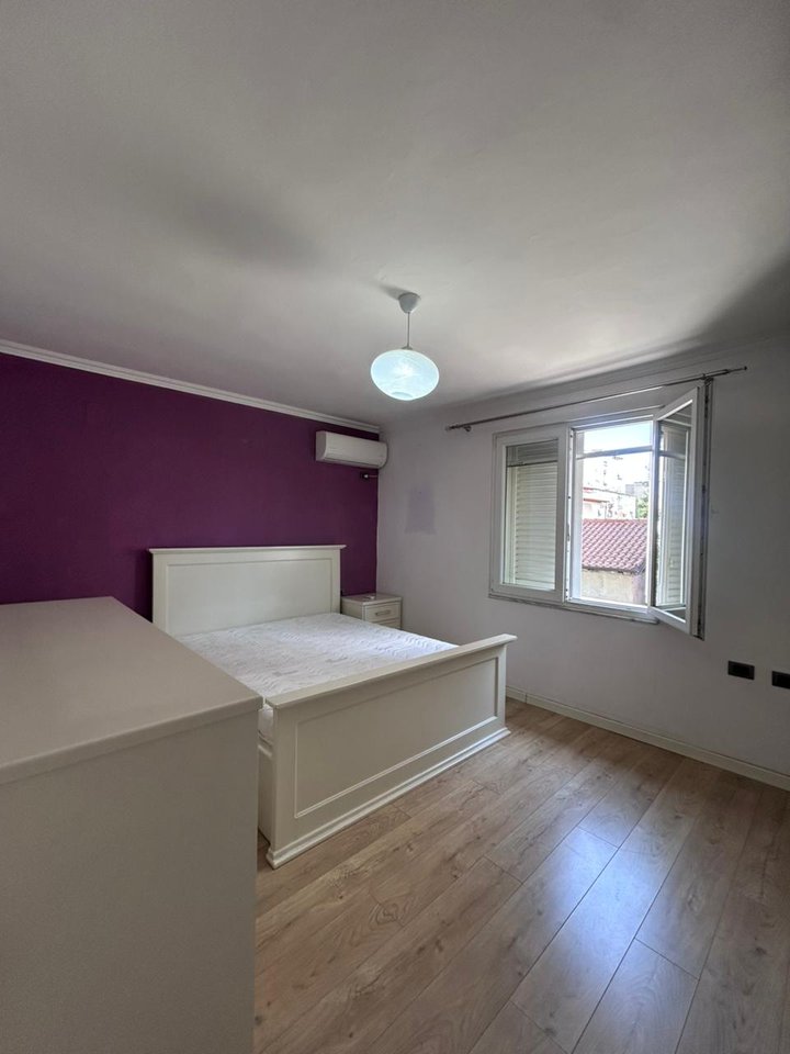 SHITET APARTAMENT 2+1 – OXHAKU, PËRBALLË SHKOLLES BASHKUAR