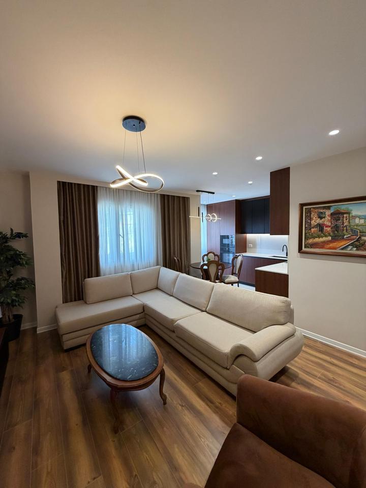 SHITET APARTAMENT 2+1+2 – RRUGA MINE PEZA, TIRANË