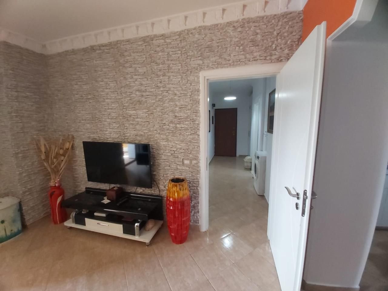JEPET ME QERA APARTAMENT 2+1 – TREGU ELEKTRIK, KOMPLEKSI GRAND, TIRANË
