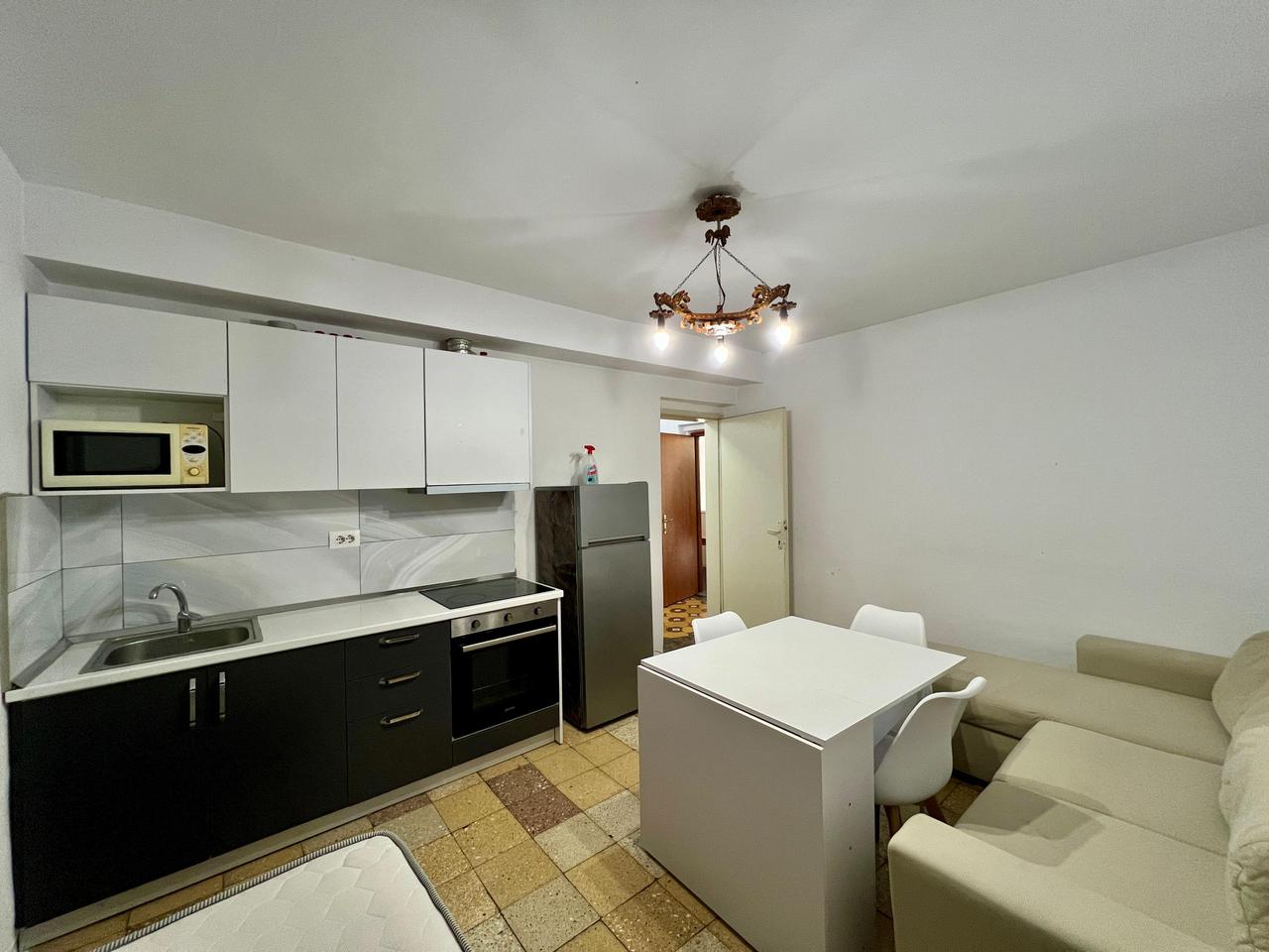 JEPET ME QERA APARTAMENT 2+1 – TREGU ELEKTRIK, KOMPLEKSI GRAND, TIRANË