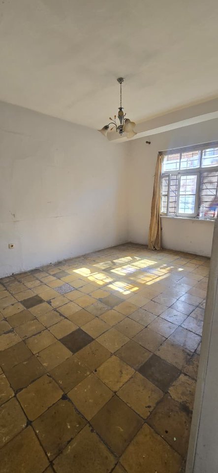 SHITET APARTAMENT 2+1 + DEPO – RESTORANT DURRESI, RR. FERIT XHAJKO