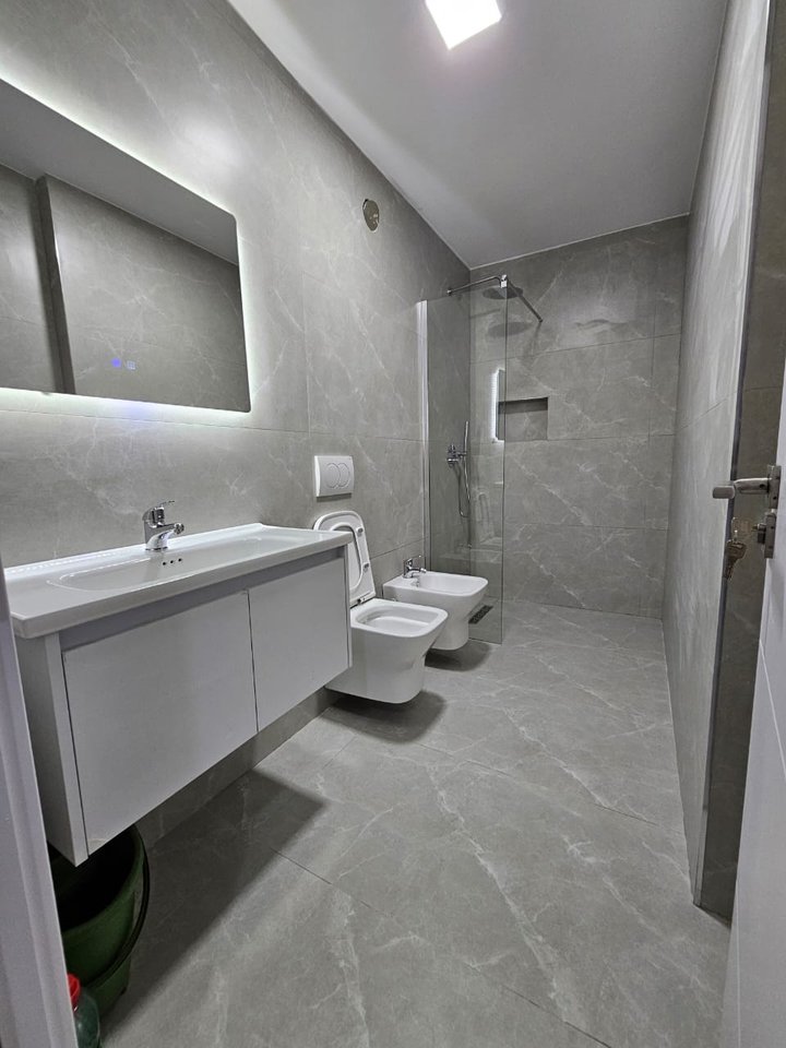 SHITET APARTAMENT 1+1 – RRUGA E KAVAJËS, PËRBALLË DELIJORGJIT