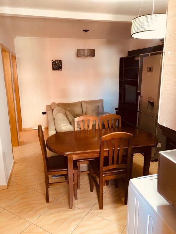 SHITET APARTAMENT 2+1 – OXHAKU, PRANË ÇUFOS