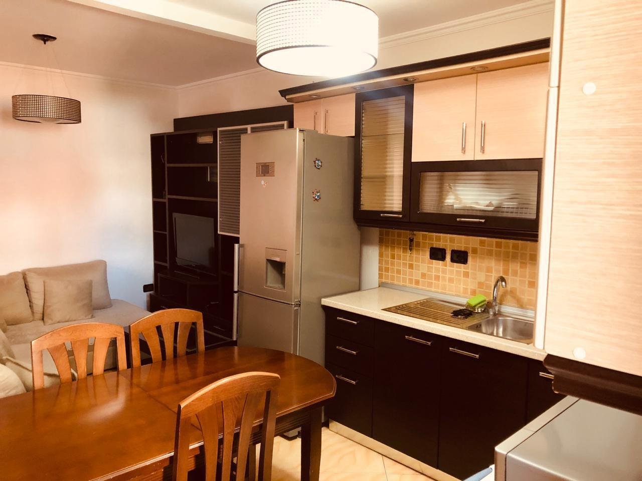SHITET APARTAMENT 2+1 – OXHAKU, PRANË ÇUFOS